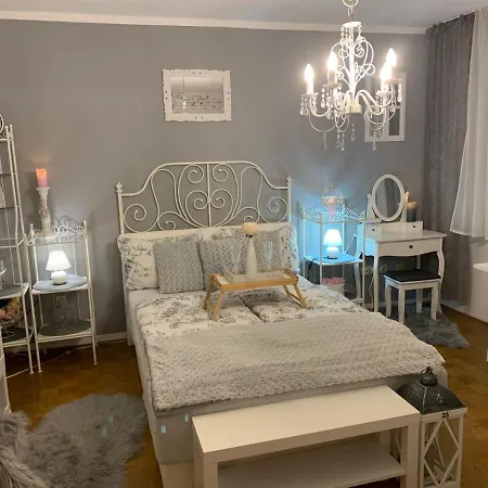 Lautus Apartment *