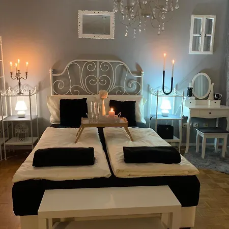 Lautus Apartment *