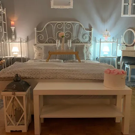 Lautus Apartment *